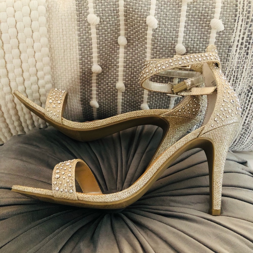 ✨Elegant Gold High Heels ✨